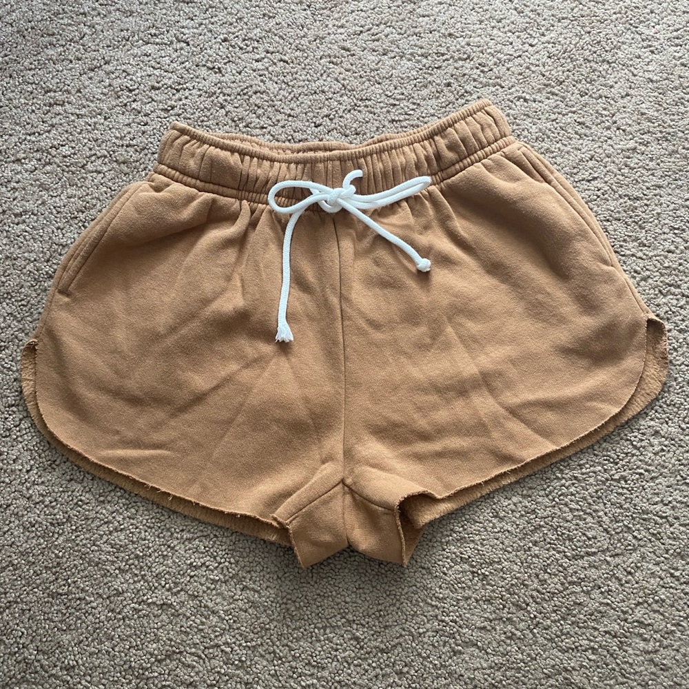 LIGHT BROWN SWEATSHORTS🤎